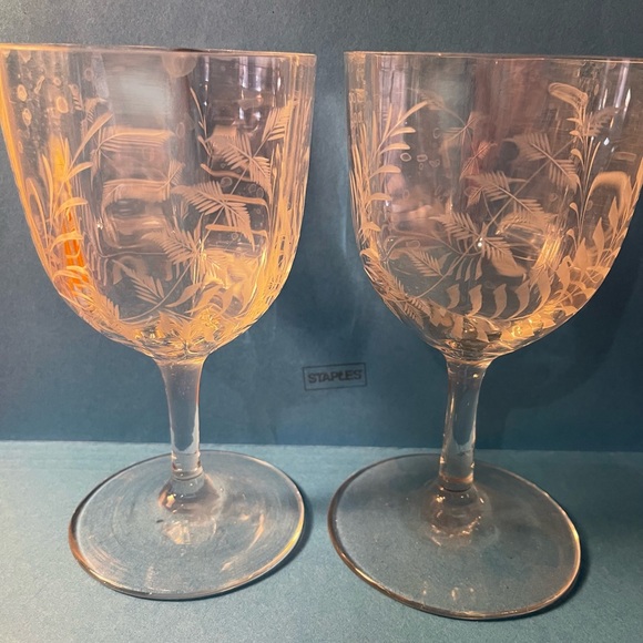 Lovely crystal etched wine glasses. - Picture 3 of 7